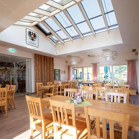 Perbersdorfer Heuriger Guest house 3*