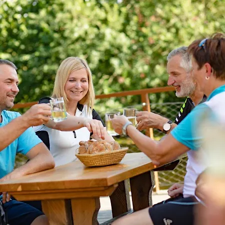 Perbersdorfer Heuriger 3*