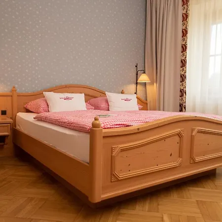 Perbersdorfer Heuriger 3*