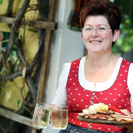 Perbersdorfer Heuriger 3*