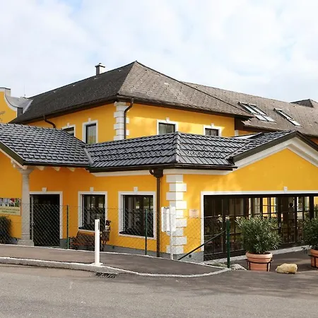 Perbersdorfer Heuriger Guest house 3*
